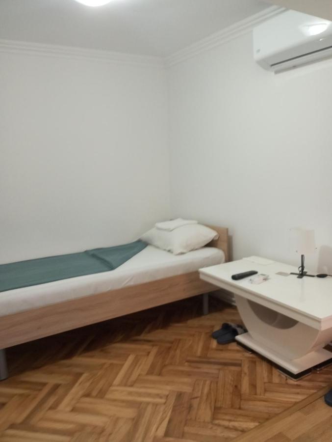 Airport Md Rooms 2 ベオグラード エクステリア 写真